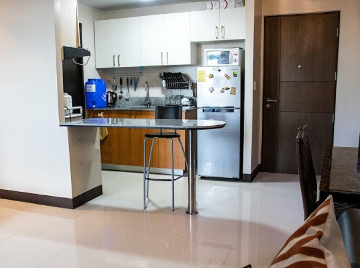 Cubao Manhattan Heights Unit 5A Tower C Ciudad Quezon Exterior foto